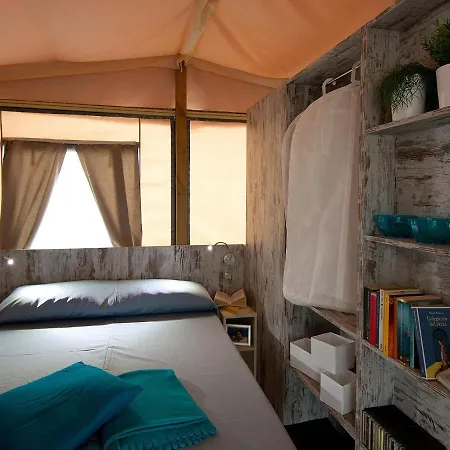 Luxury Tent With A Bathroom And Kitchen, 11 Km From Lüks kamp alanı Poreč